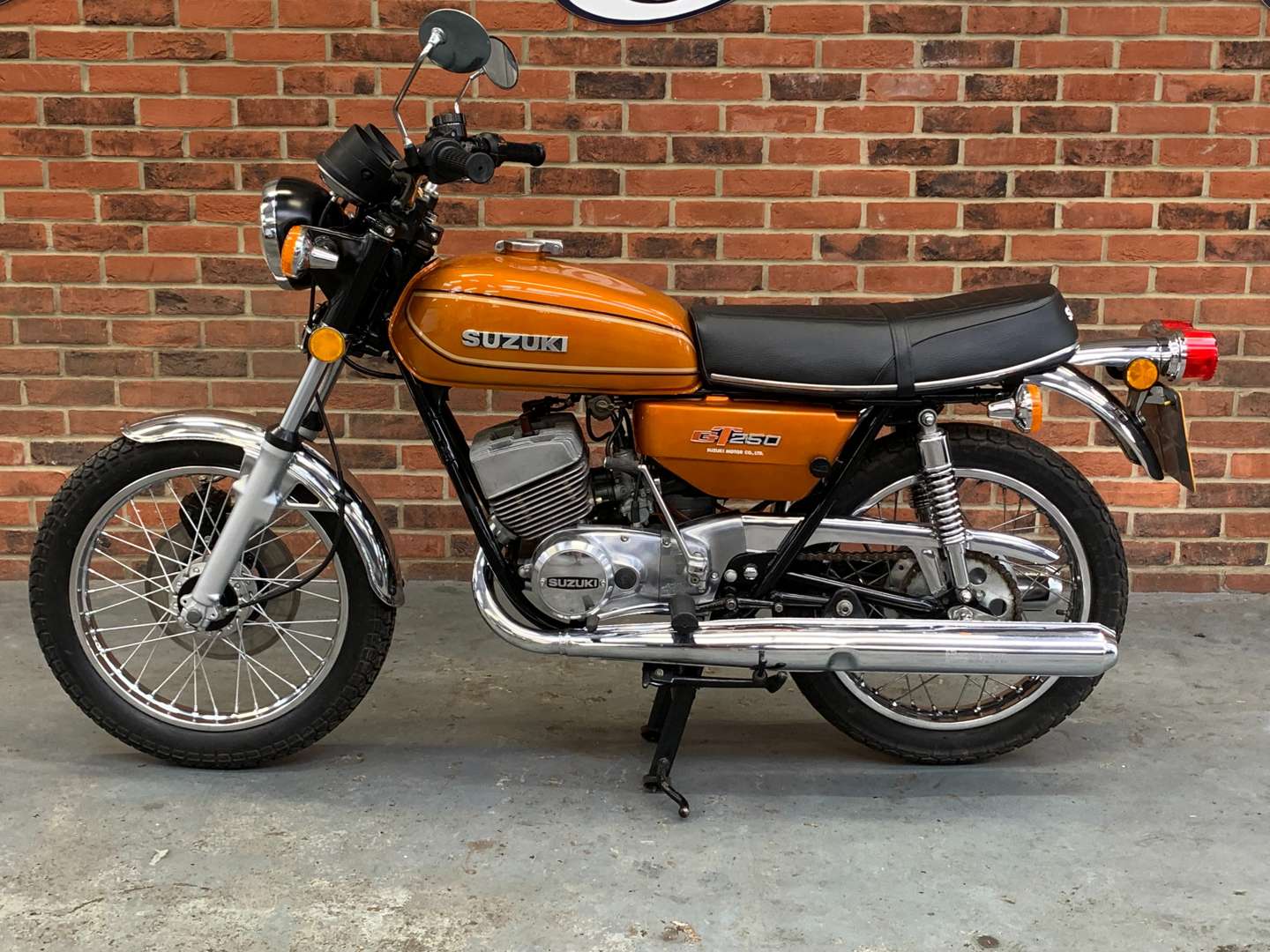 <p>1978 SUZUKI GT 250</p>