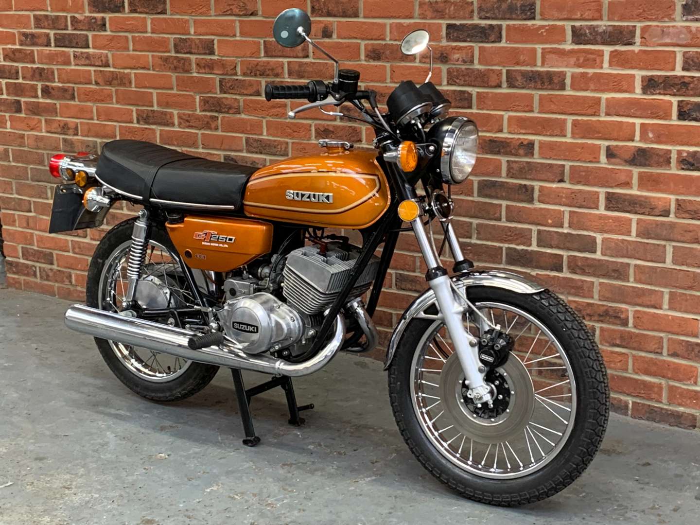 <p>1978 SUZUKI GT 250</p>