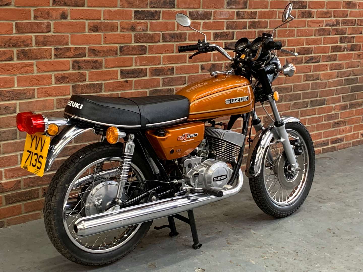 <p>1978 SUZUKI GT 250</p>