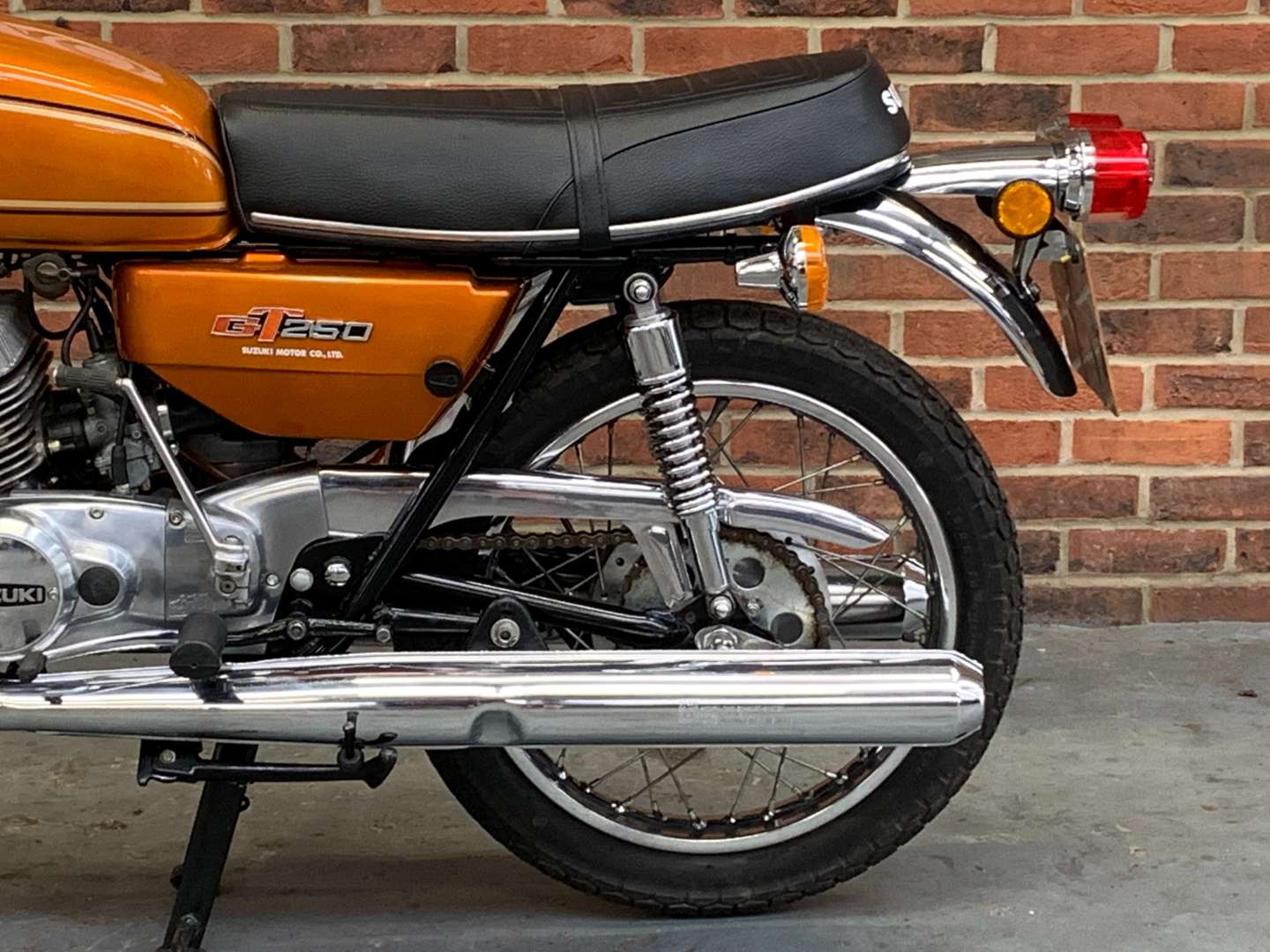 <p>1978 SUZUKI GT 250</p>