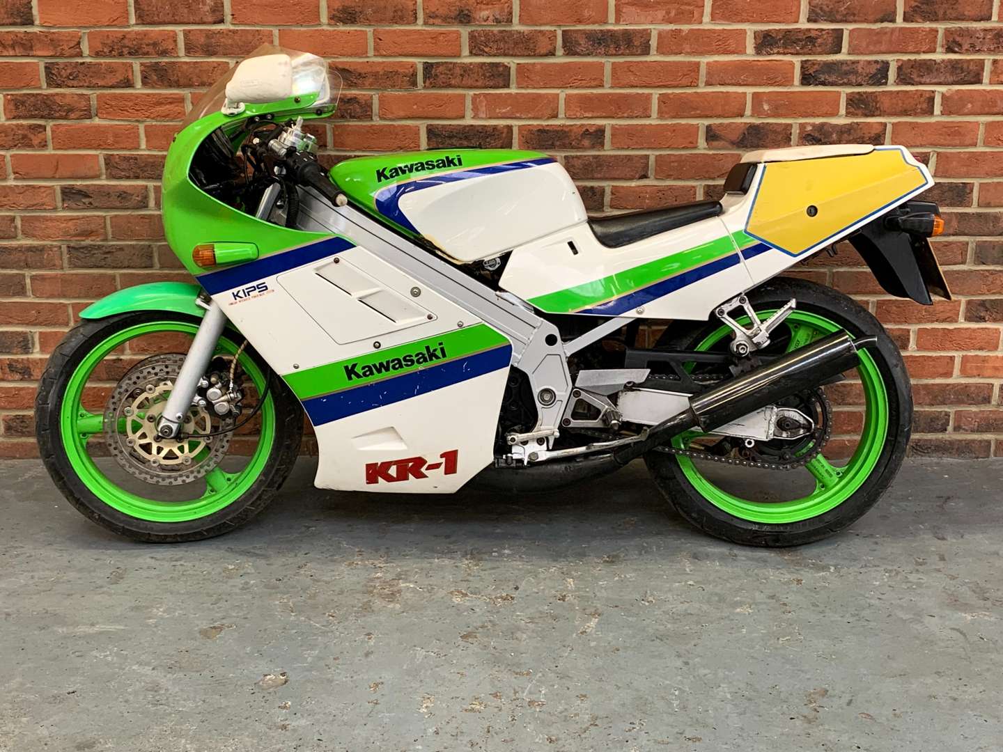 <p>1990 KAWASAKI KR250-B2</p>