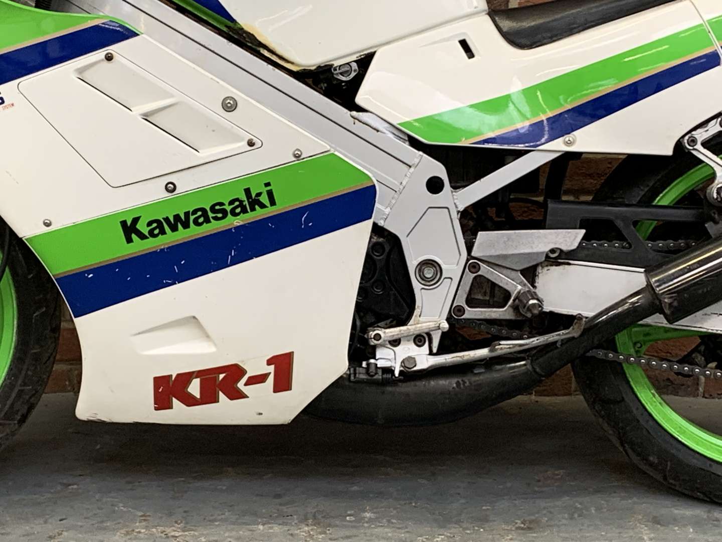 <p>1990 KAWASAKI KR250-B2</p>