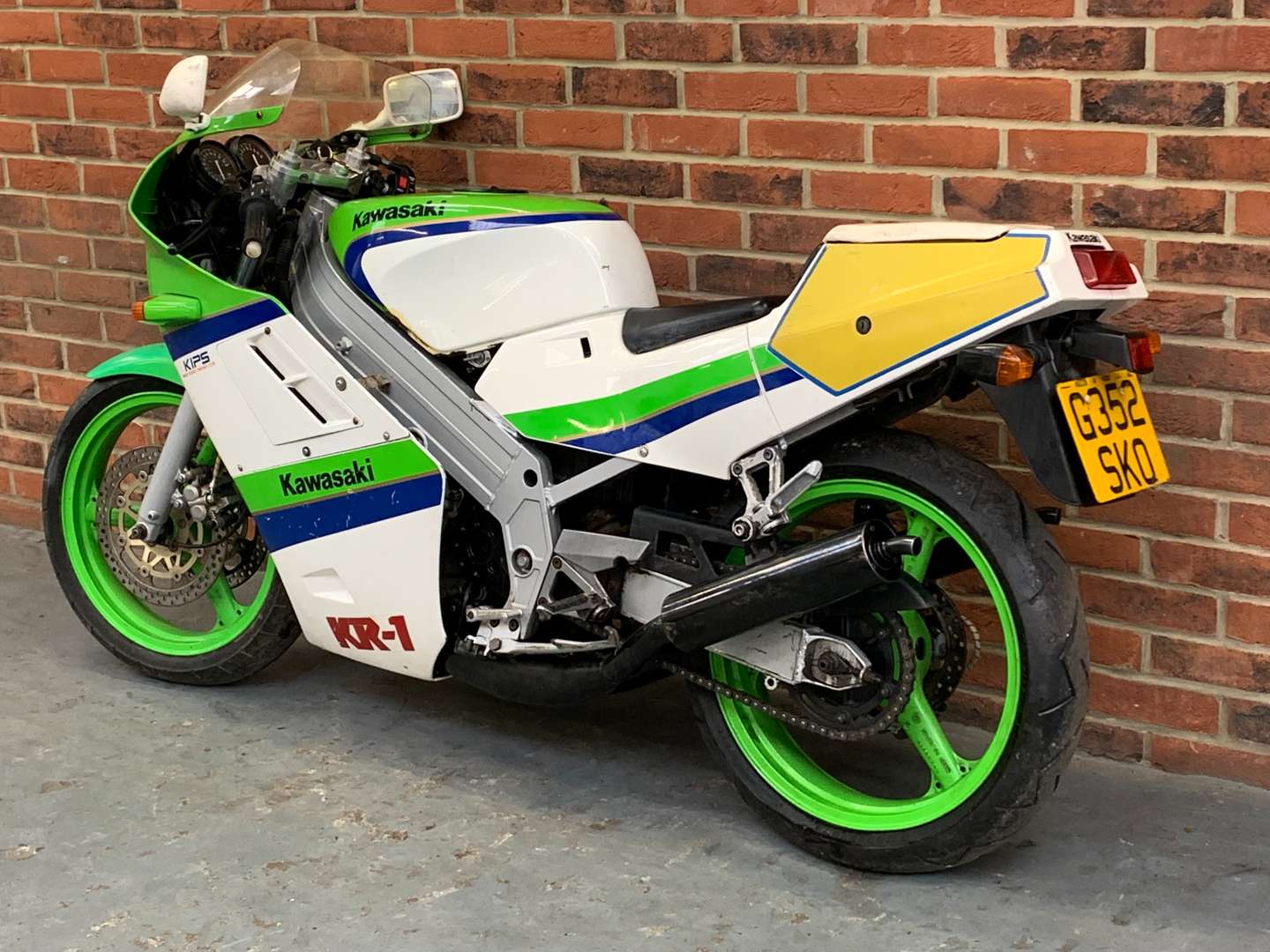 <p>1990 KAWASAKI KR250-B2</p>