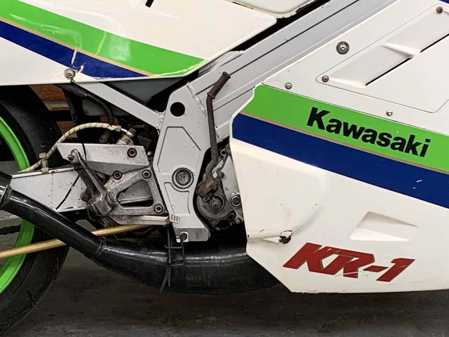 <p>1990 KAWASAKI KR250-B2</p>