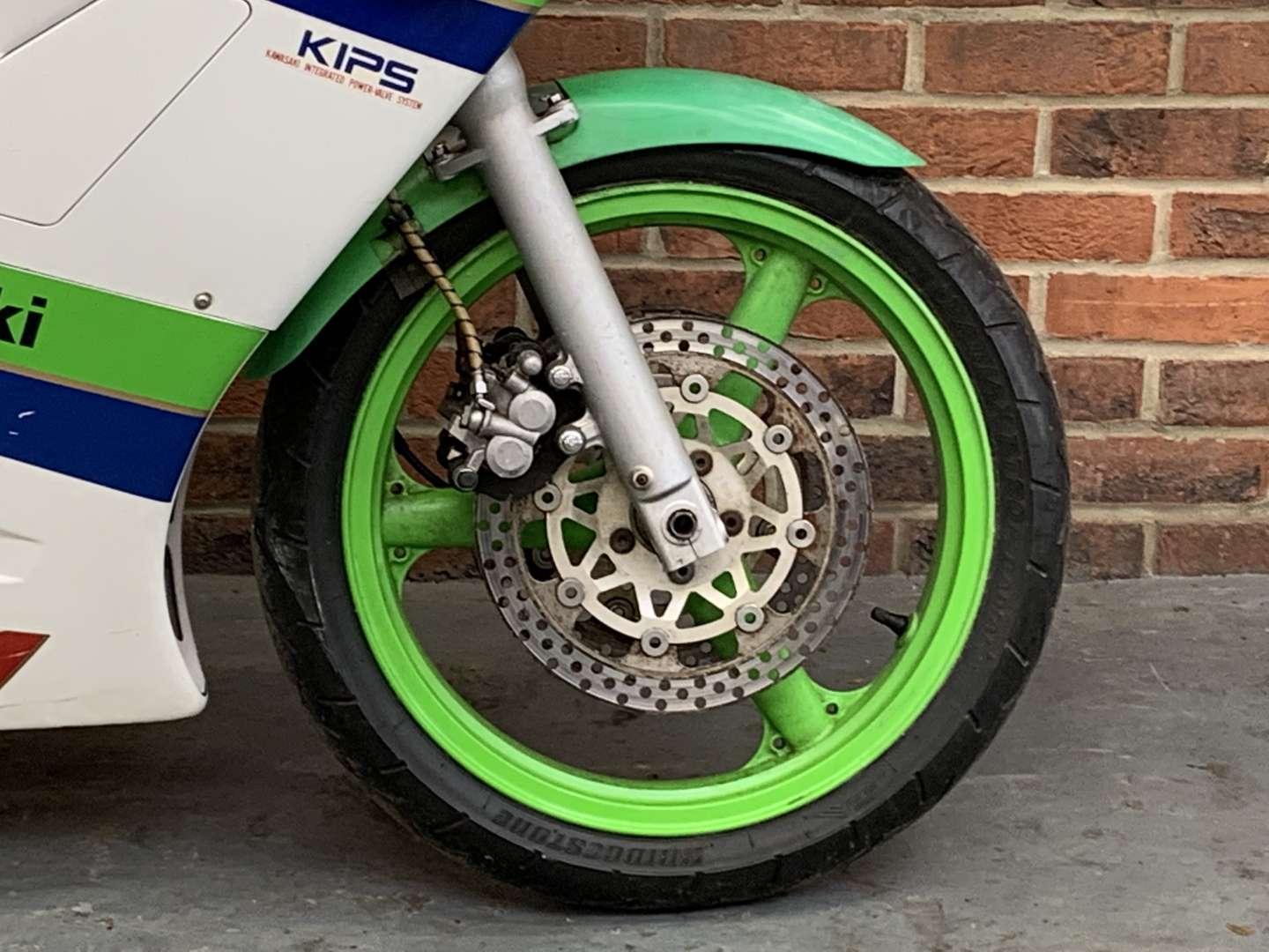 <p>1990 KAWASAKI KR250-B2</p>