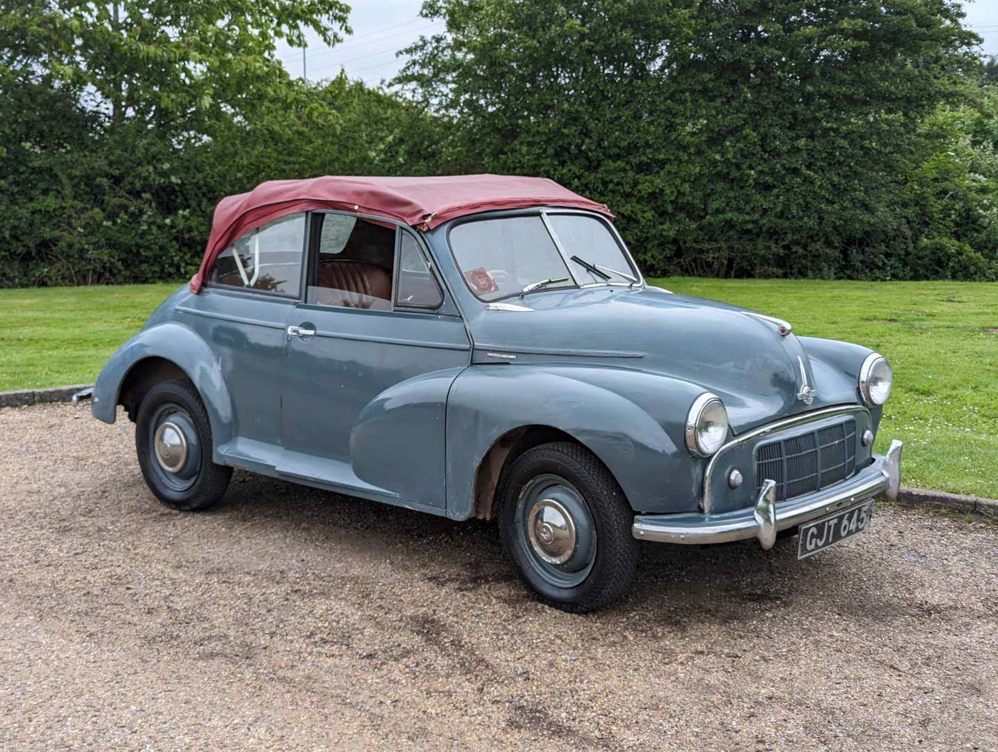 <p>1954 MORRIS MINOR CONVERTIBLE&nbsp;</p>