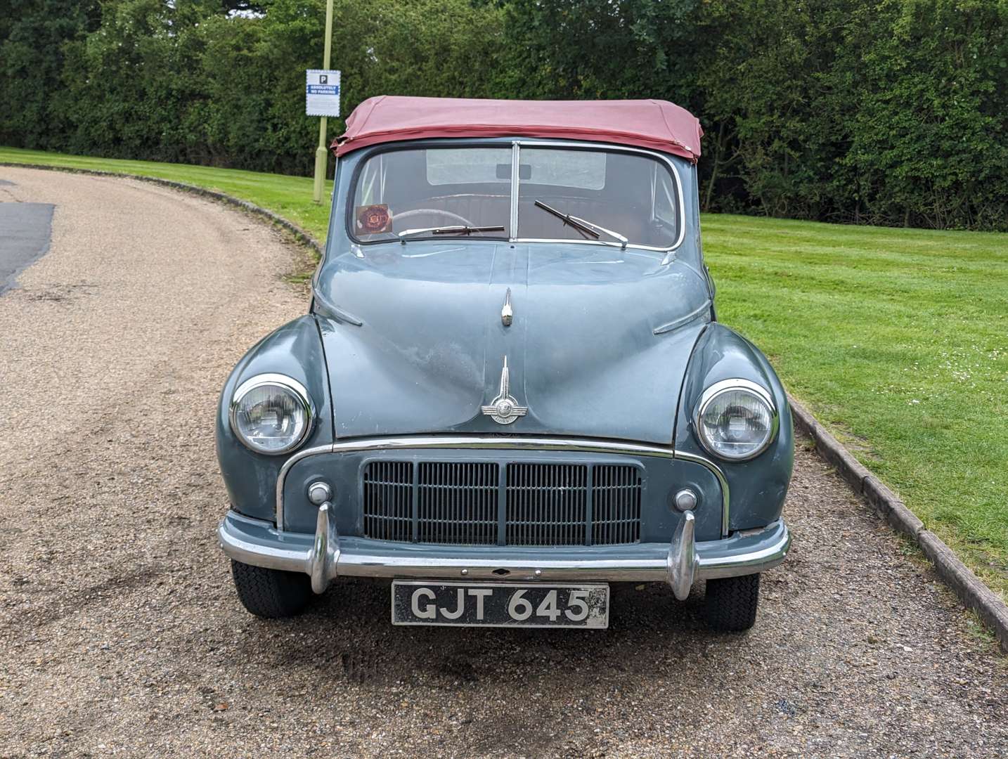 <p>1954 MORRIS MINOR CONVERTIBLE&nbsp;</p>