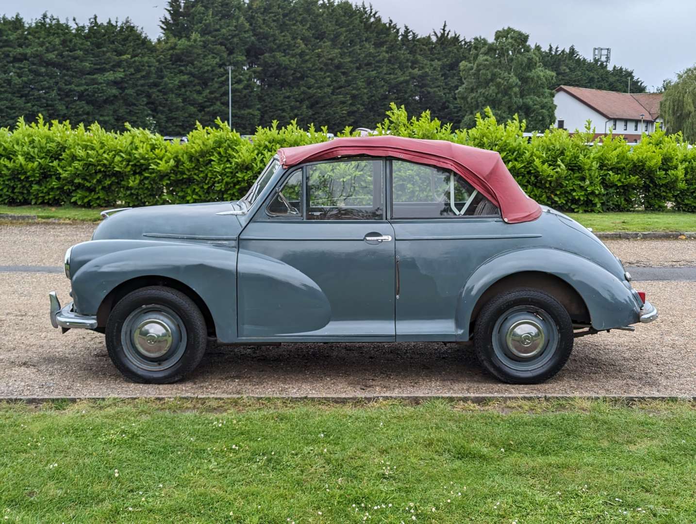 <p>1954 MORRIS MINOR CONVERTIBLE&nbsp;</p>