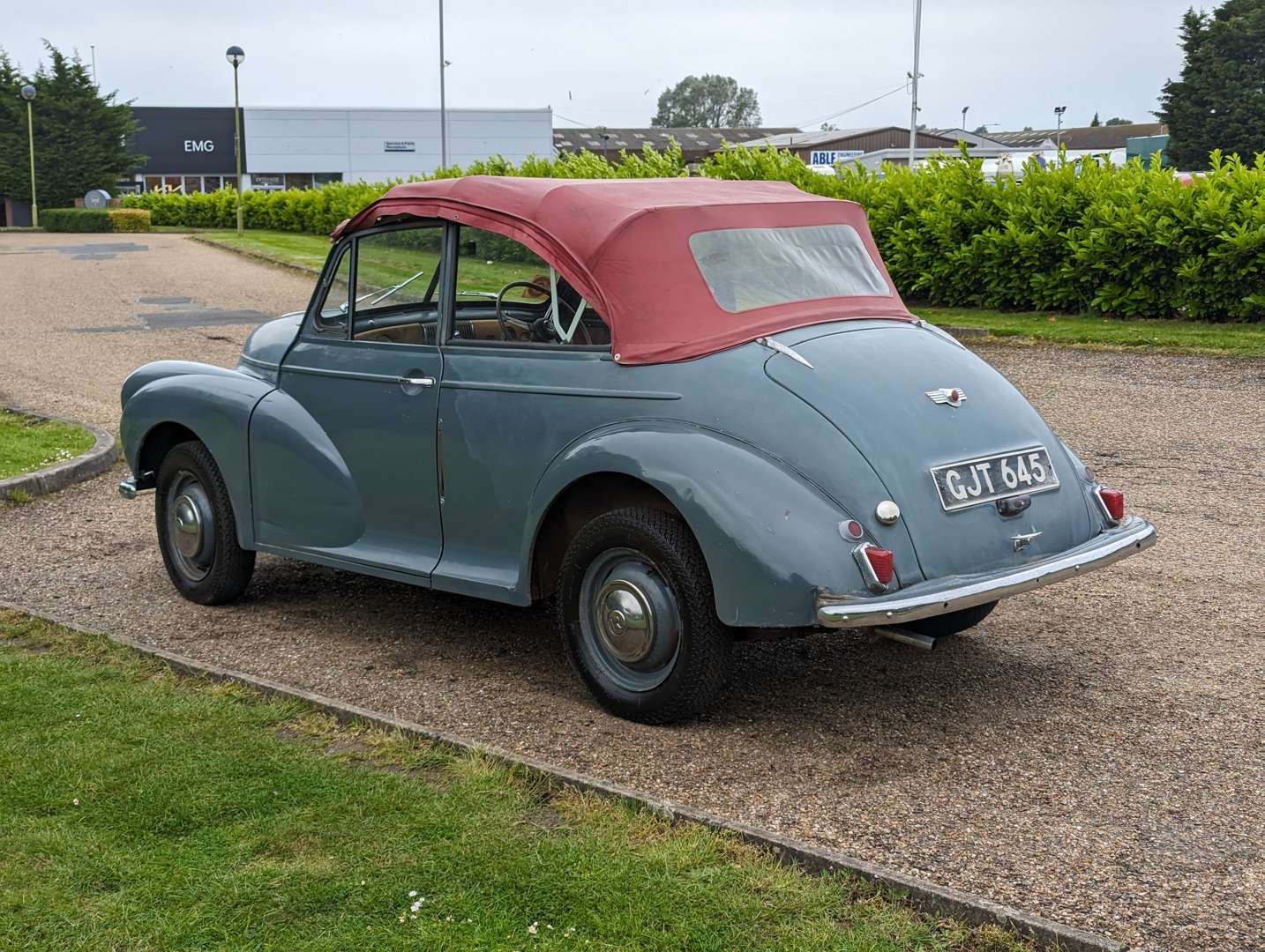 <p>1954 MORRIS MINOR CONVERTIBLE&nbsp;</p>