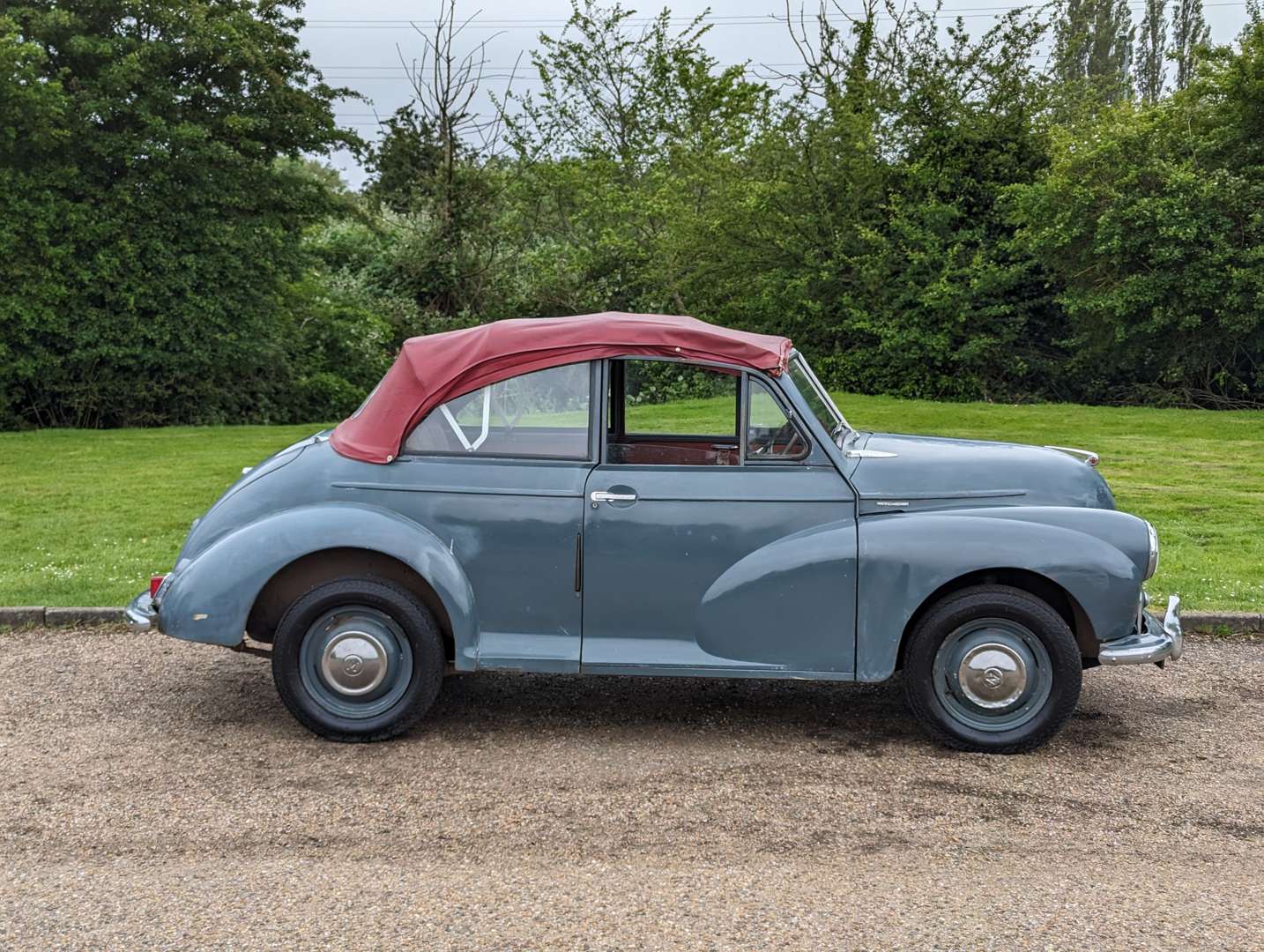 <p>1954 MORRIS MINOR CONVERTIBLE&nbsp;</p>