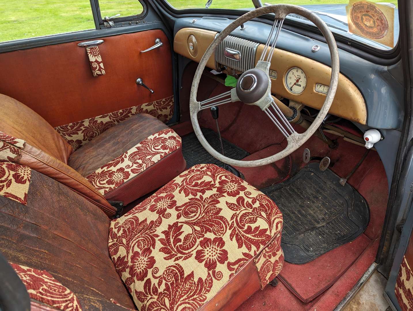 <p>1954 MORRIS MINOR CONVERTIBLE&nbsp;</p>