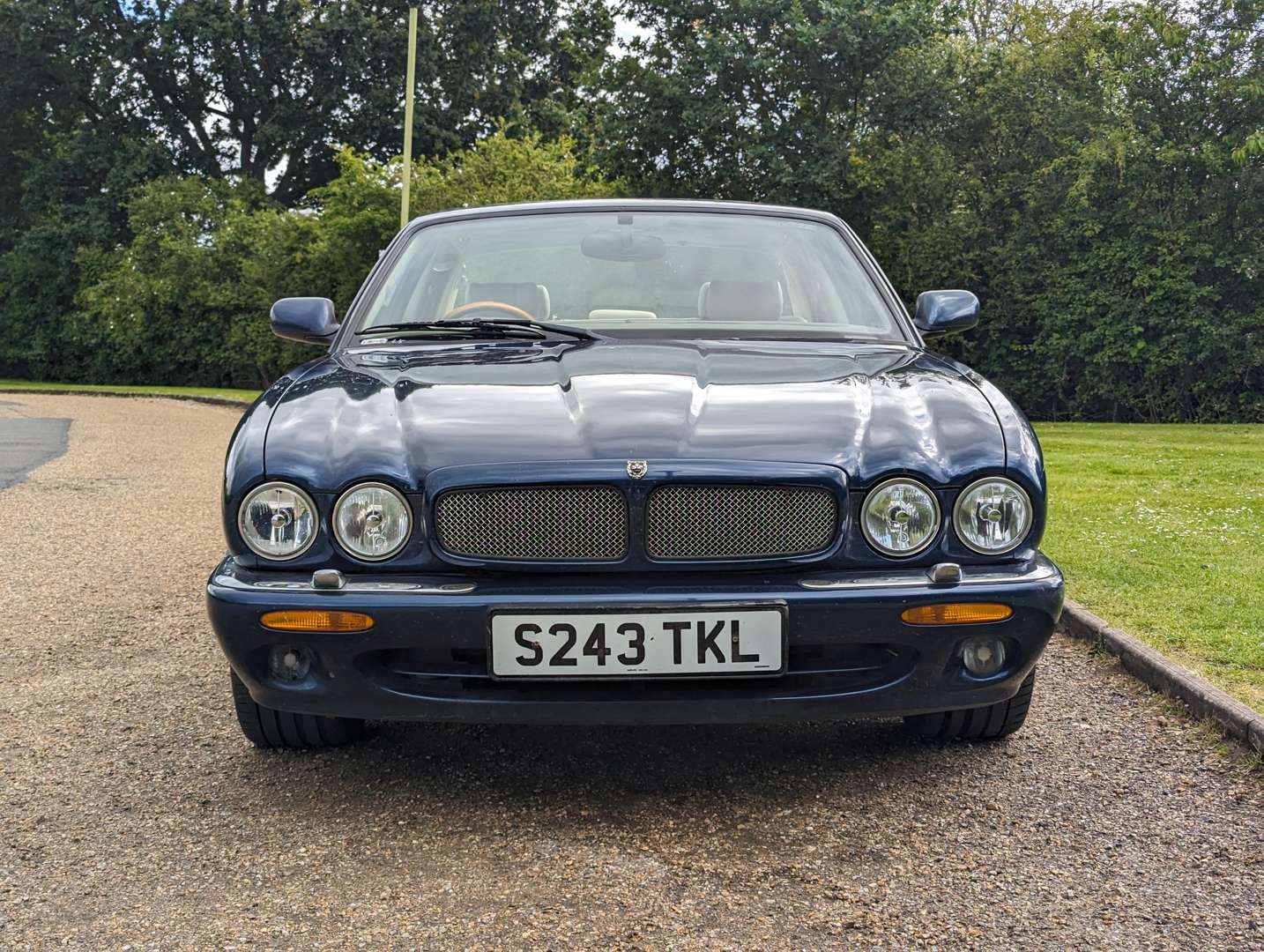 <p>1998 JAGUAR XJR 4.0 V8 AUTO&nbsp;</p>