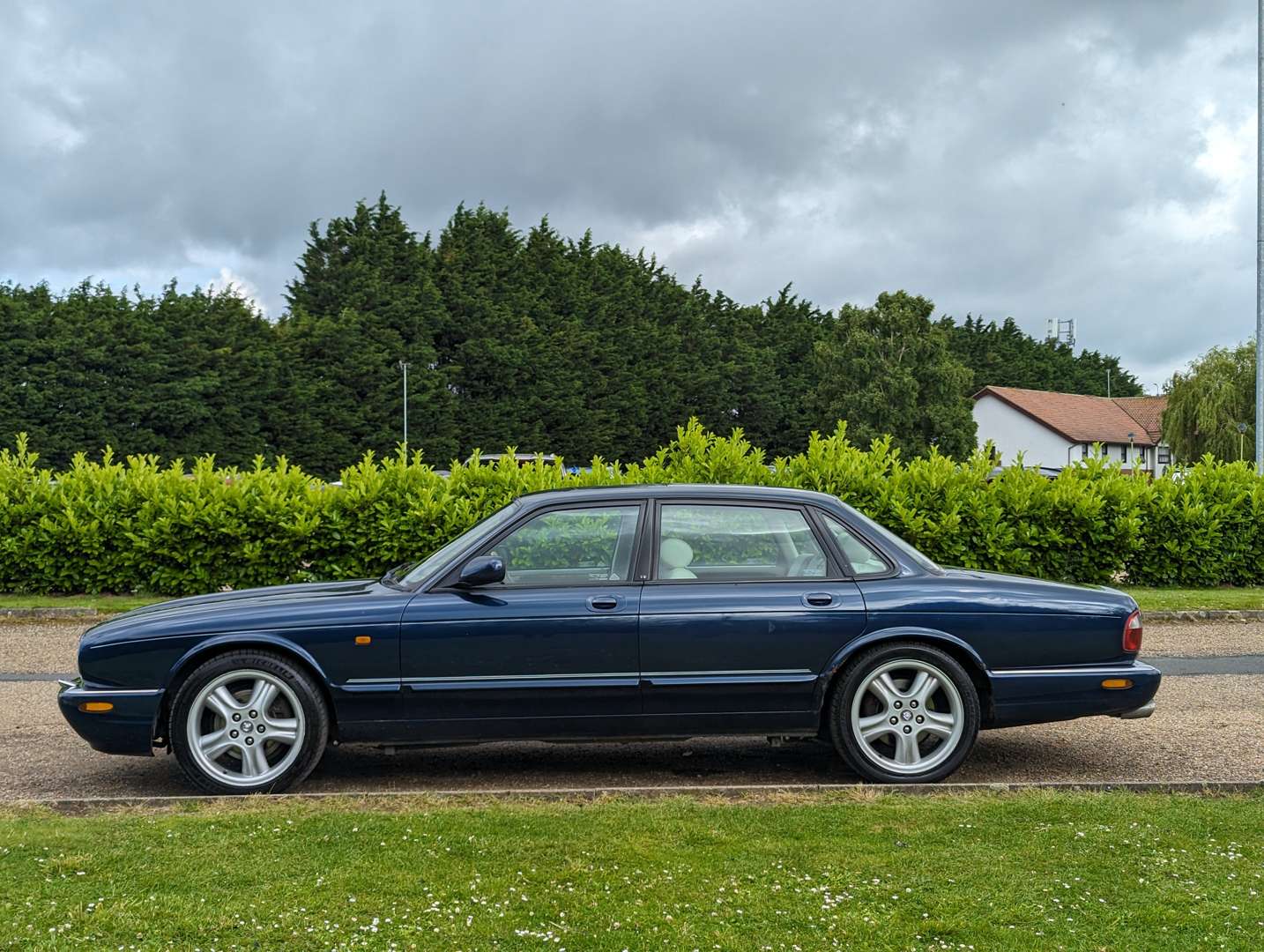 <p>1998 JAGUAR XJR 4.0 V8 AUTO&nbsp;</p>