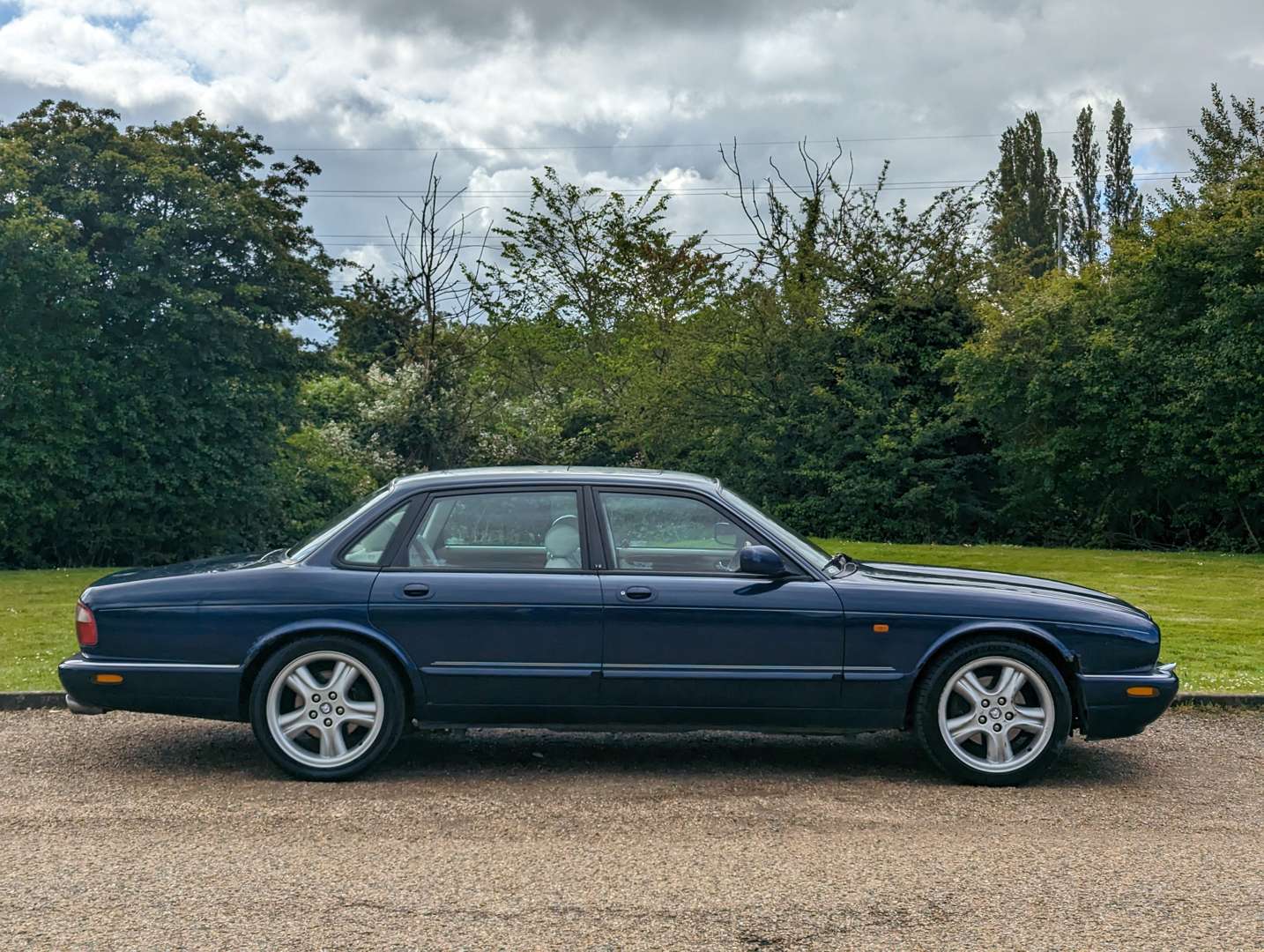 <p>1998 JAGUAR XJR 4.0 V8 AUTO&nbsp;</p>