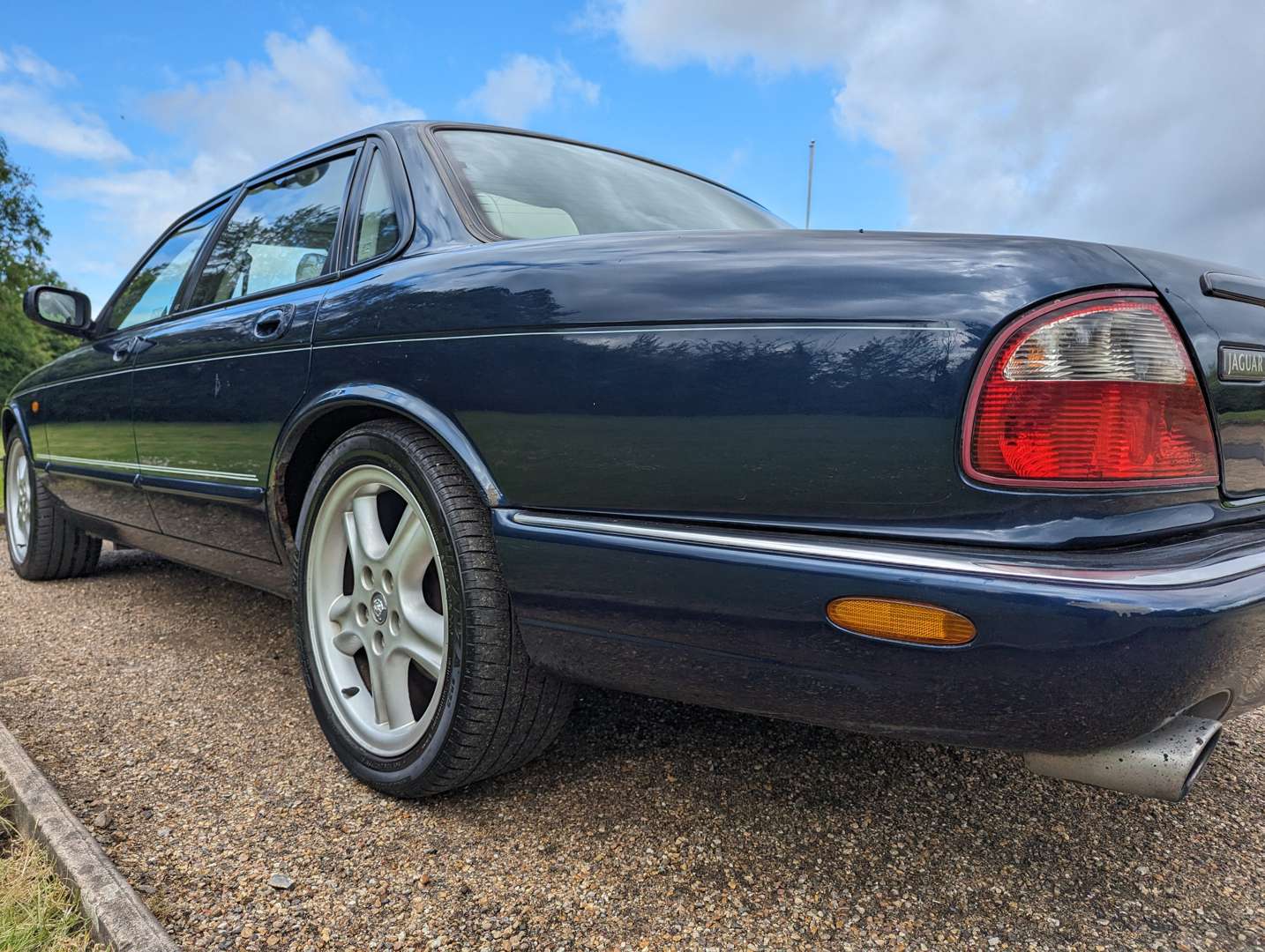 <p>1998 JAGUAR XJR 4.0 V8 AUTO&nbsp;</p>