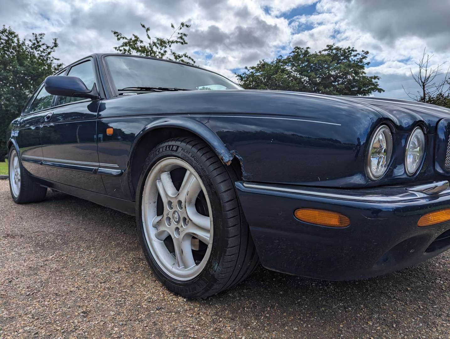 <p>1998 JAGUAR XJR 4.0 V8 AUTO&nbsp;</p>