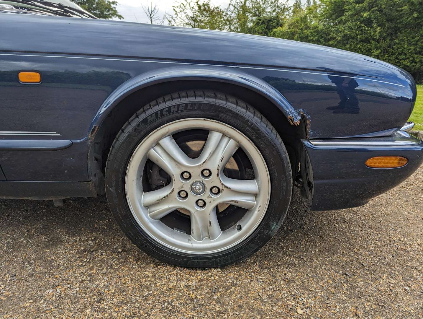 <p>1998 JAGUAR XJR 4.0 V8 AUTO&nbsp;</p>