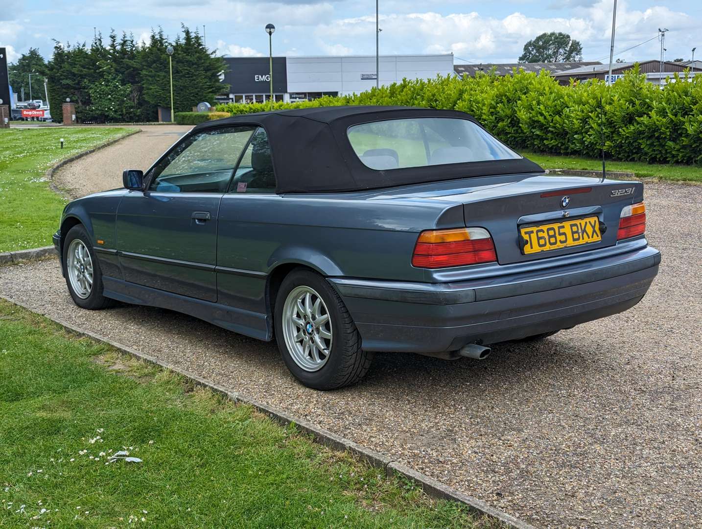 <p>1999 BMW 323i CONVERTIBLE&nbsp;</p>