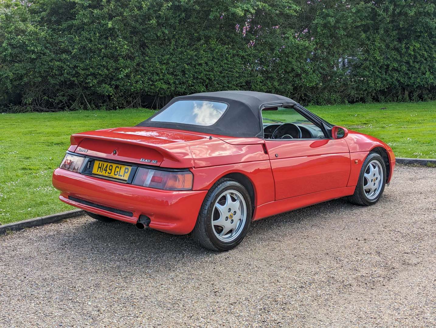 <p>1991 LOTUS ELAN SE TURBO</p>