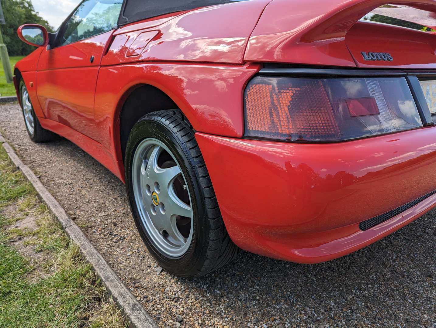 <p>1991 LOTUS ELAN SE TURBO</p>