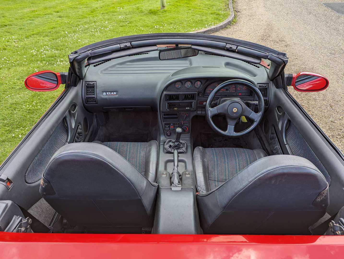 <p>1991 LOTUS ELAN SE TURBO</p>