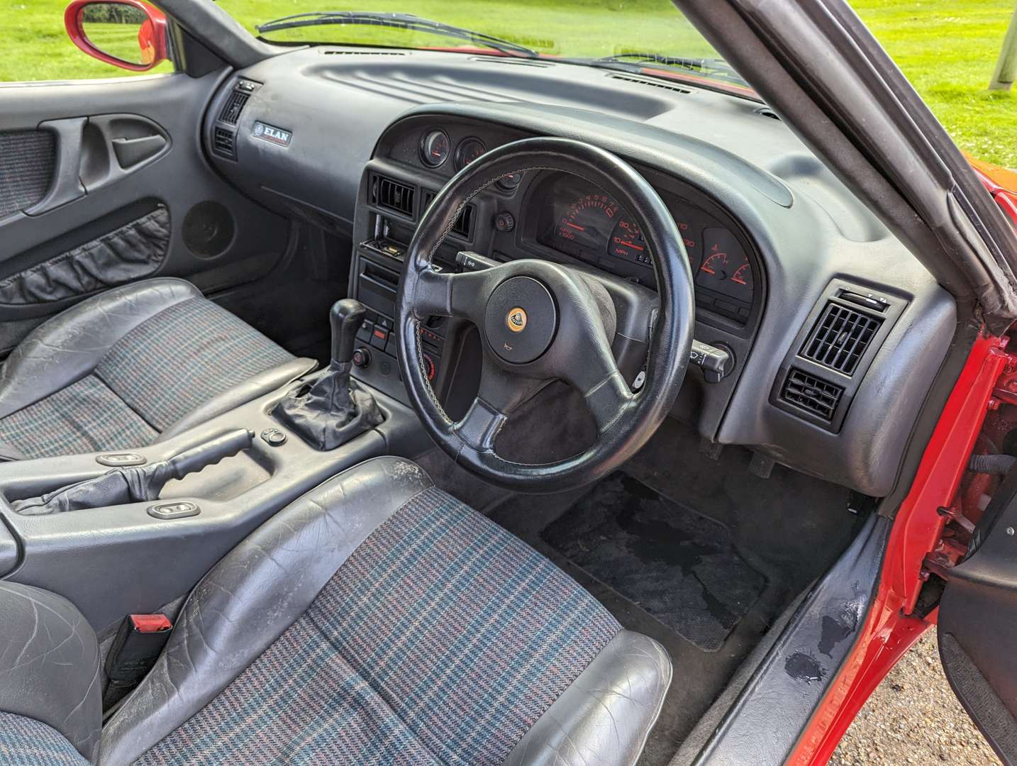 <p>1991 LOTUS ELAN SE TURBO</p>