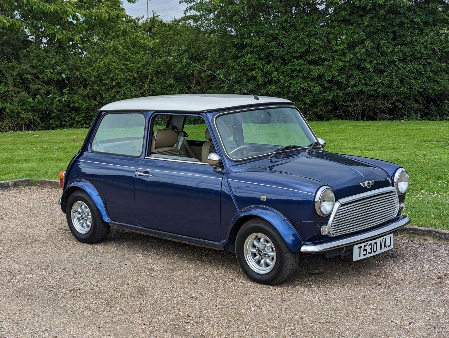 <p>1999 ROVER MINI AUTO&nbsp;</p>