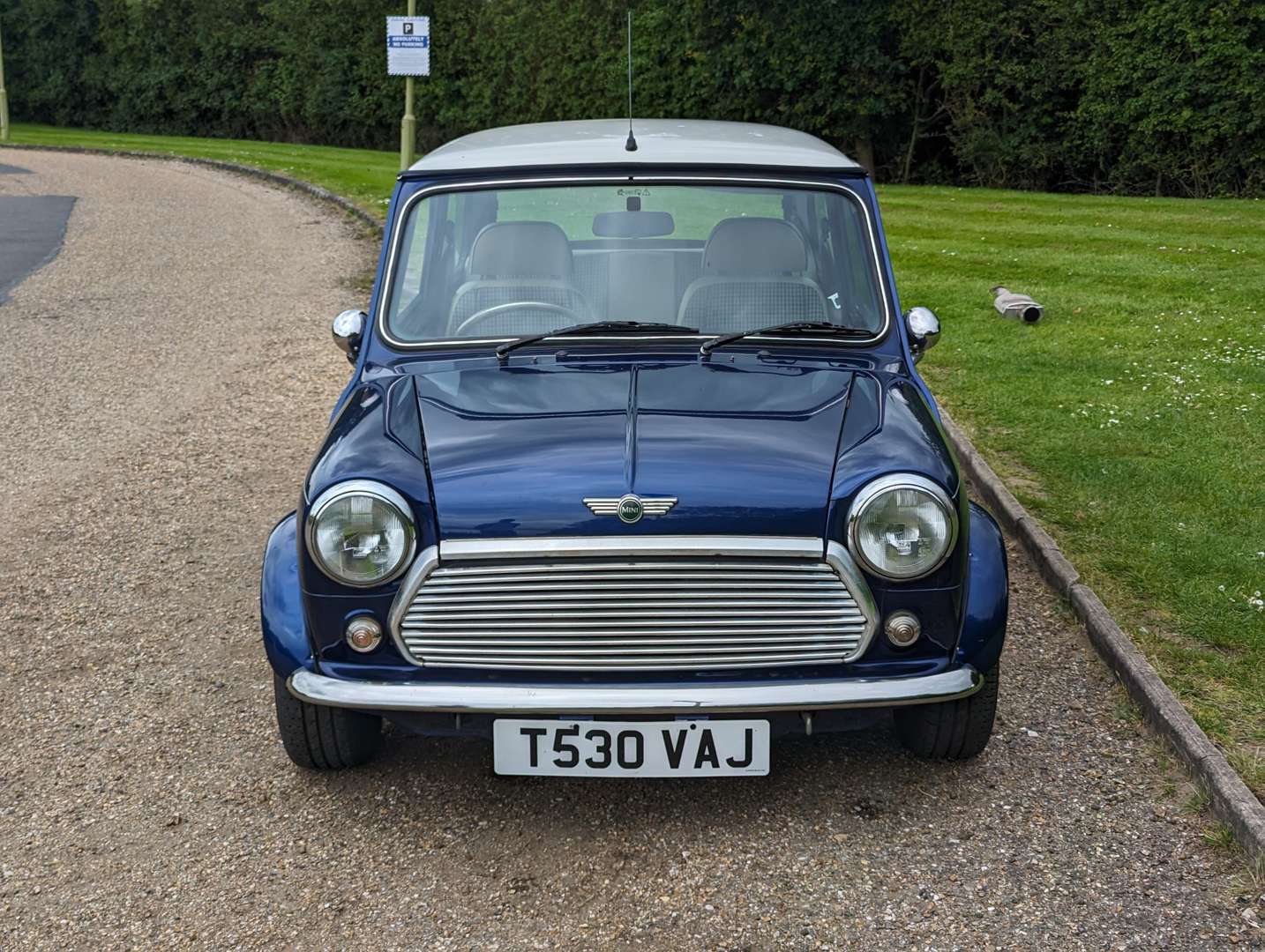 <p>1999 ROVER MINI AUTO&nbsp;</p>