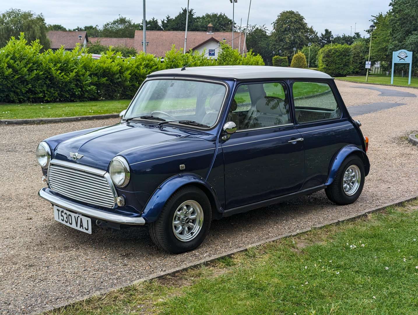 <p>1999 ROVER MINI AUTO&nbsp;</p>