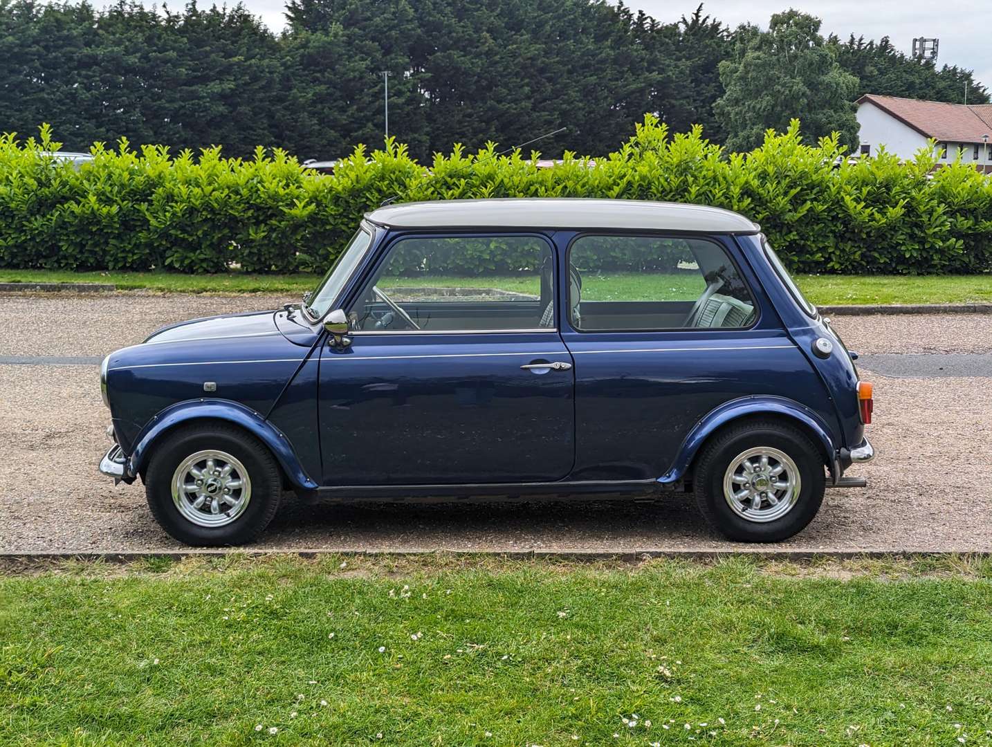 <p>1999 ROVER MINI AUTO&nbsp;</p>