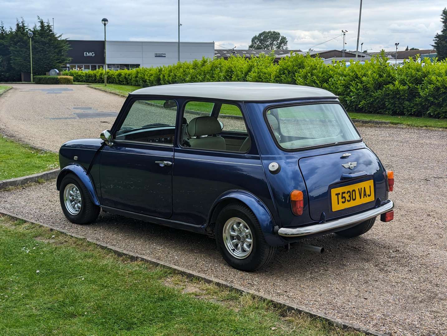 <p>1999 ROVER MINI AUTO&nbsp;</p>