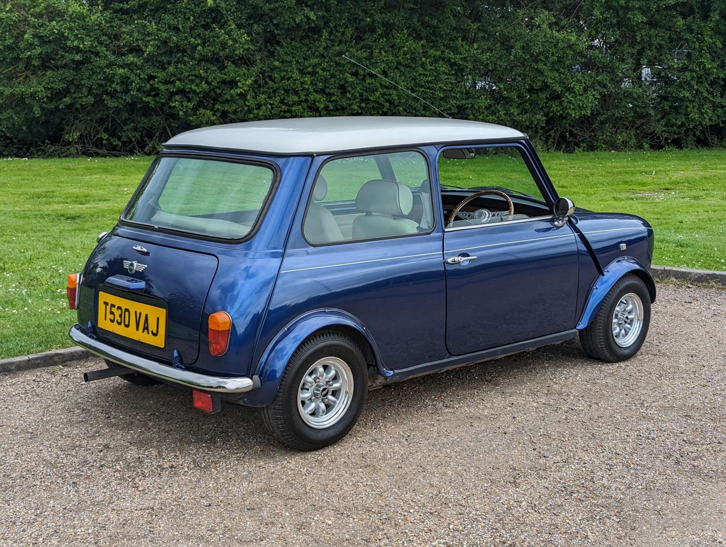 <p>1999 ROVER MINI AUTO&nbsp;</p>