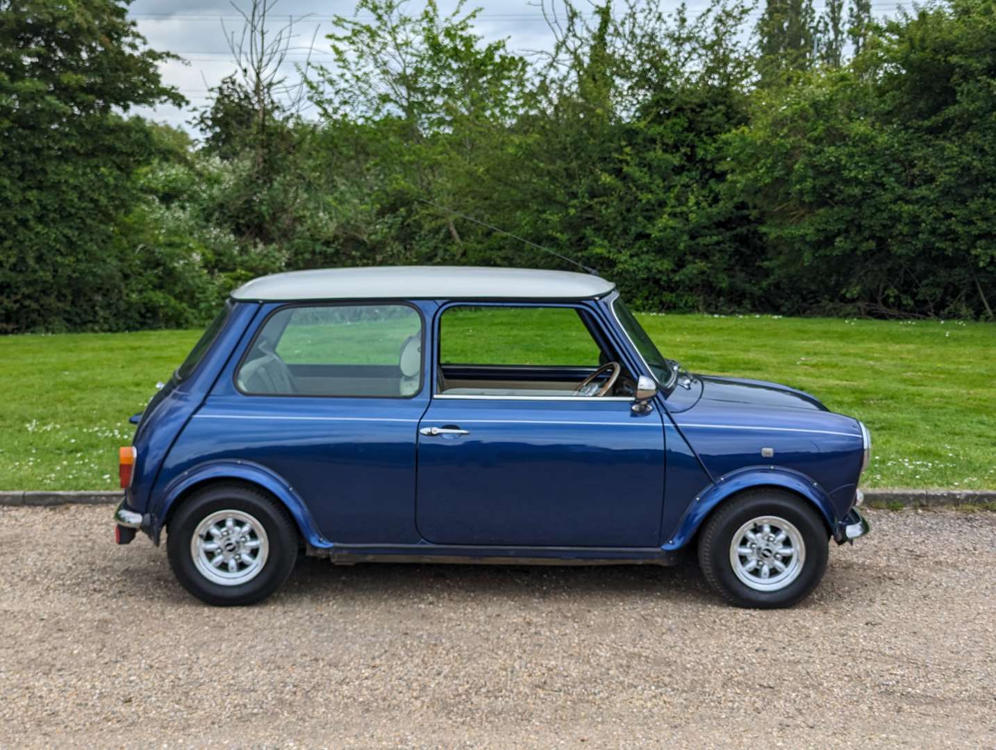 <p>1999 ROVER MINI AUTO&nbsp;</p>