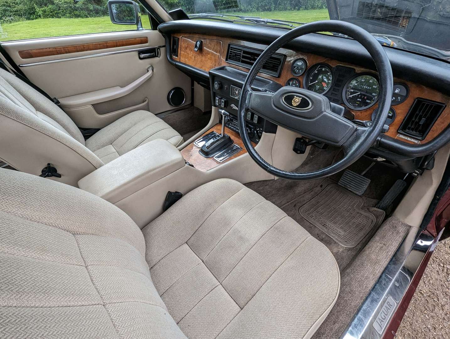 <p>1986 JAGUAR XJ6 3.4 AUTO SIII</p>