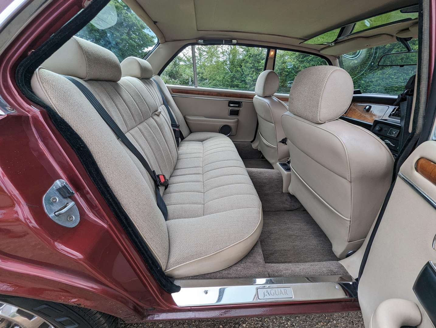 <p>1986 JAGUAR XJ6 3.4 AUTO SIII</p>