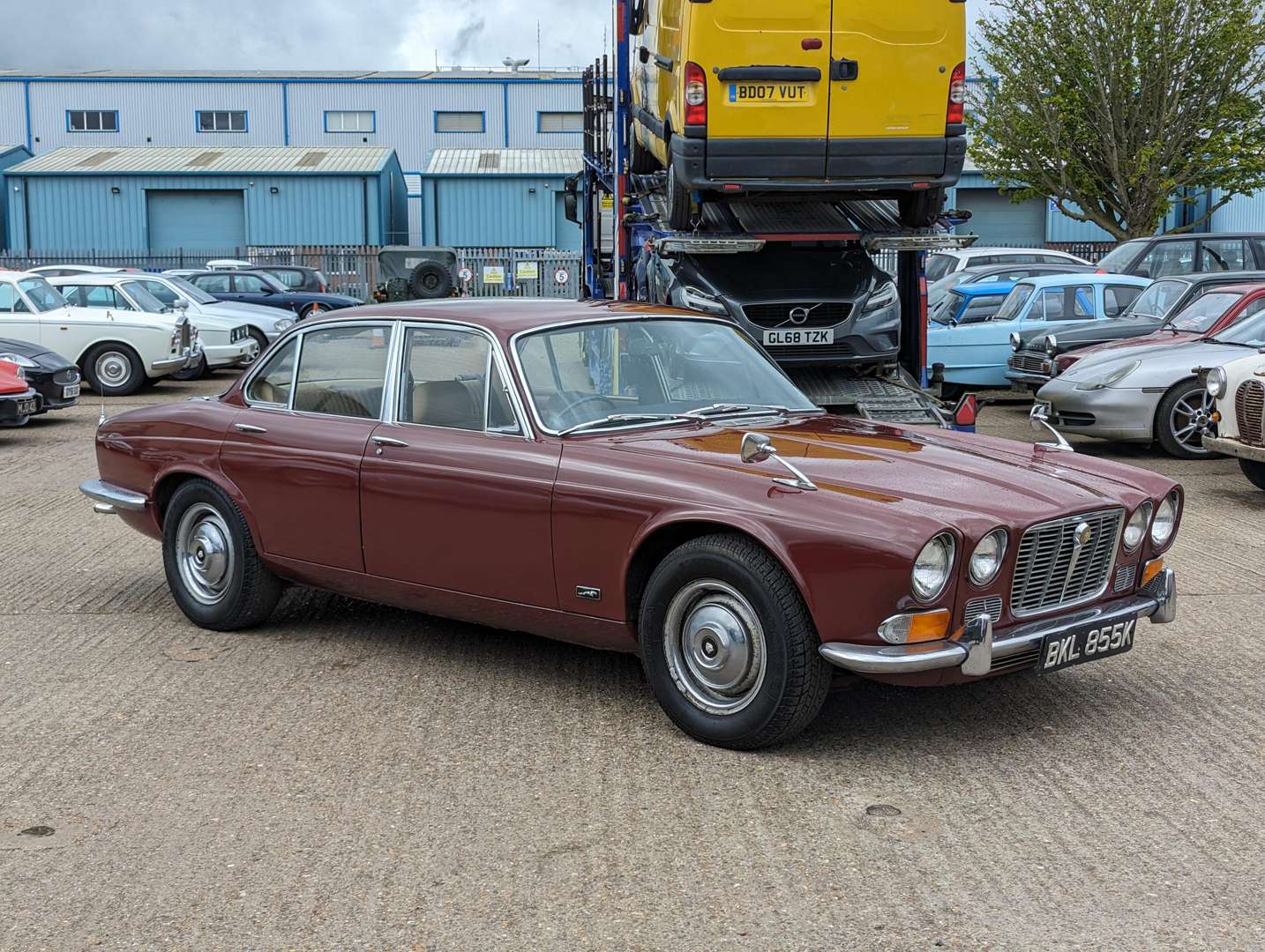 <p>1971 JAGUAR XJ6 4.2 L AUTO</p>