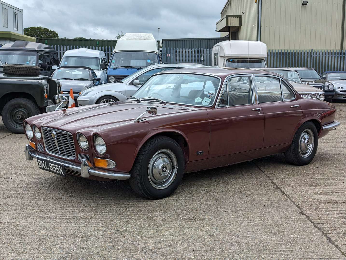 <p>1971 JAGUAR XJ6 4.2 L AUTO</p>