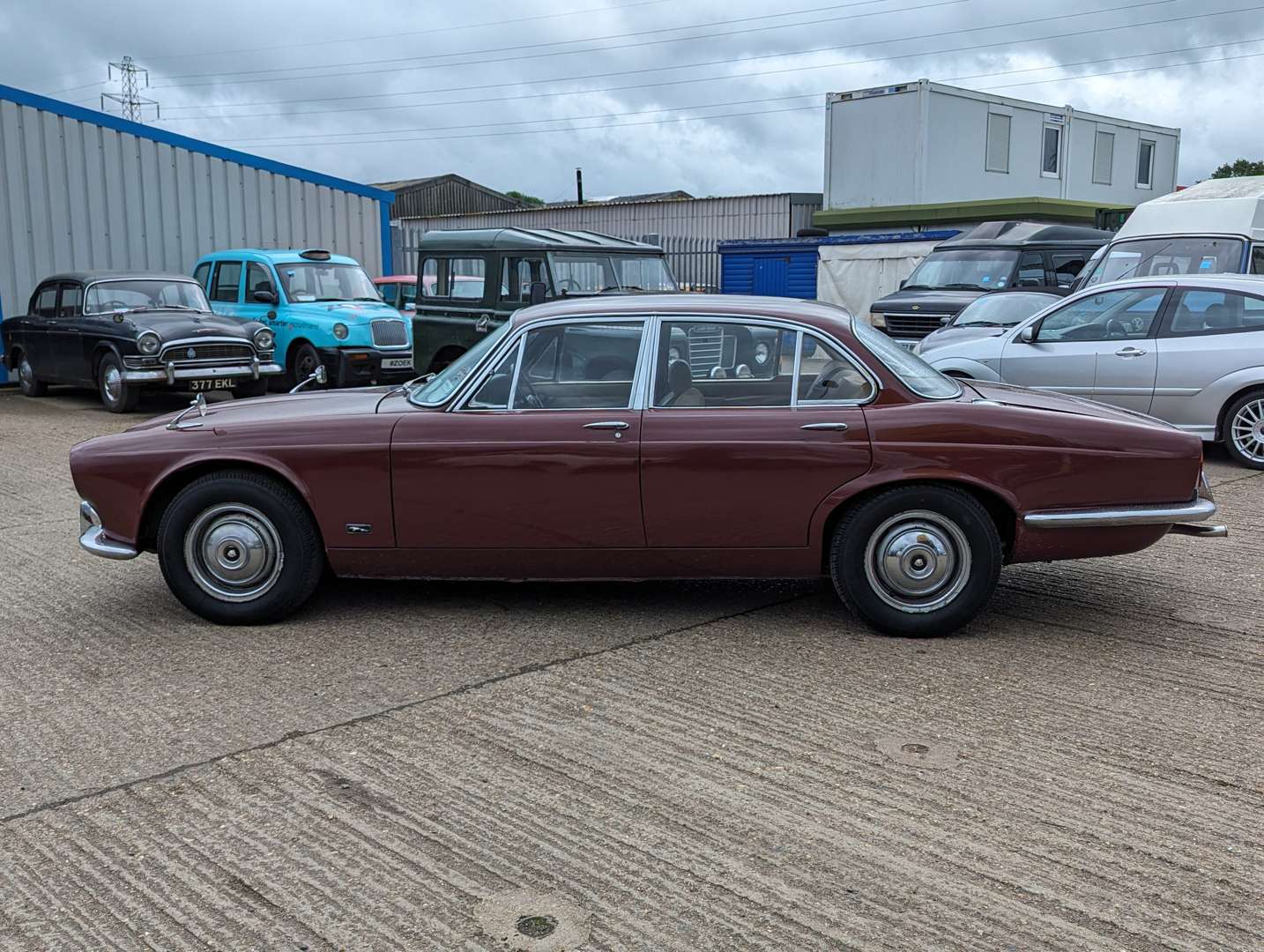 <p>1971 JAGUAR XJ6 4.2 L AUTO</p>