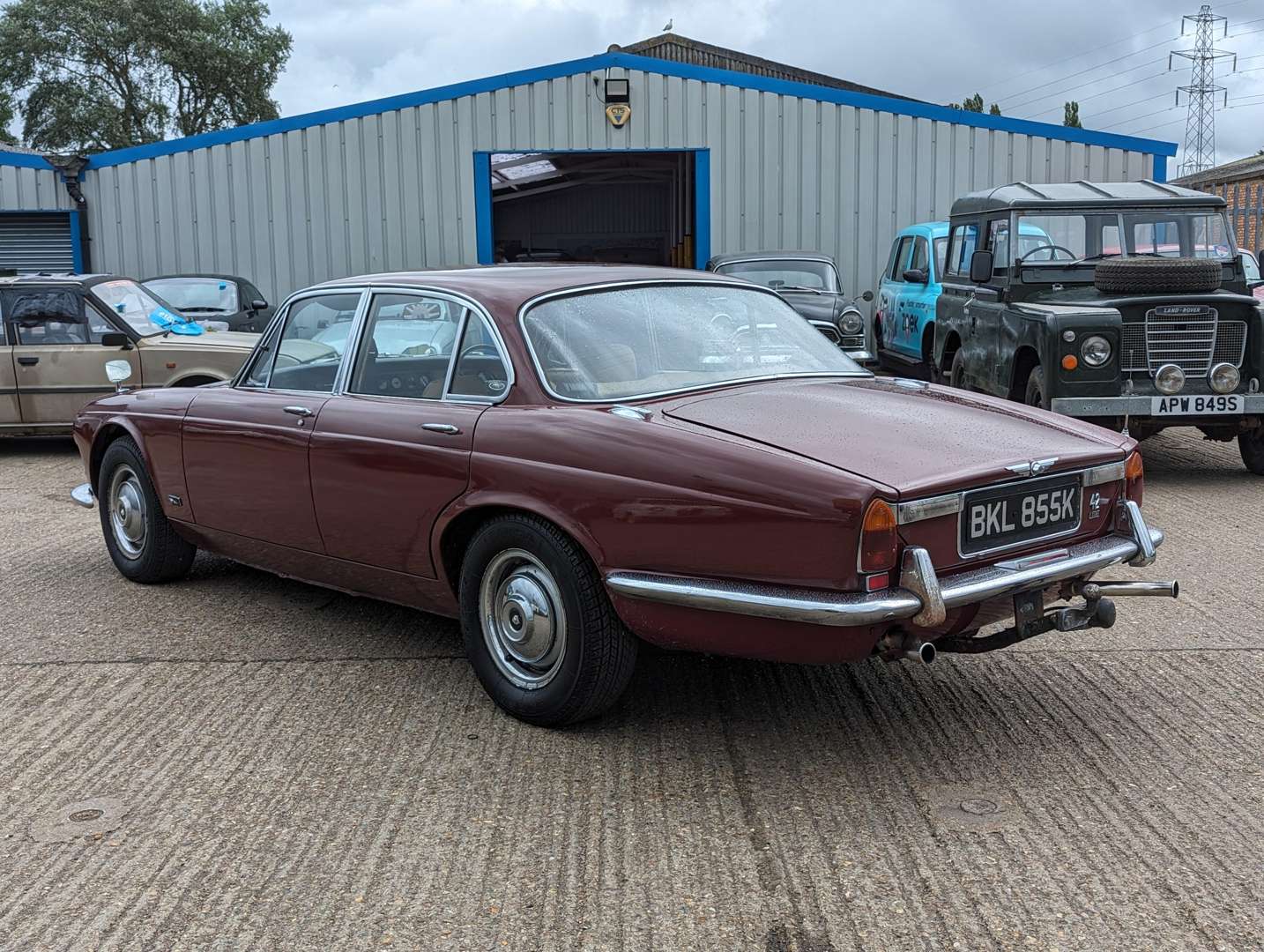 <p>1971 JAGUAR XJ6 4.2 L AUTO</p>