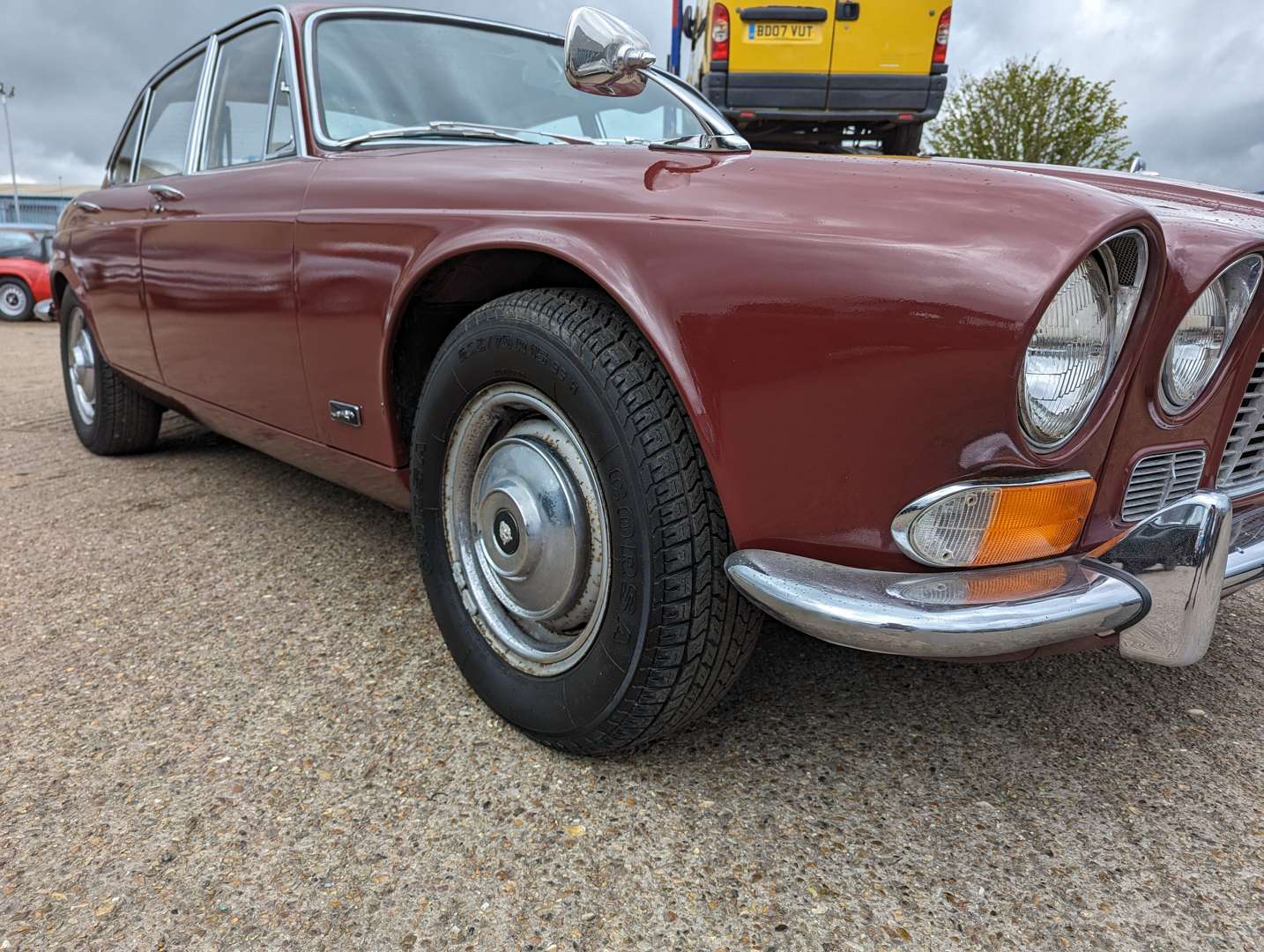 <p>1971 JAGUAR XJ6 4.2 L AUTO</p>