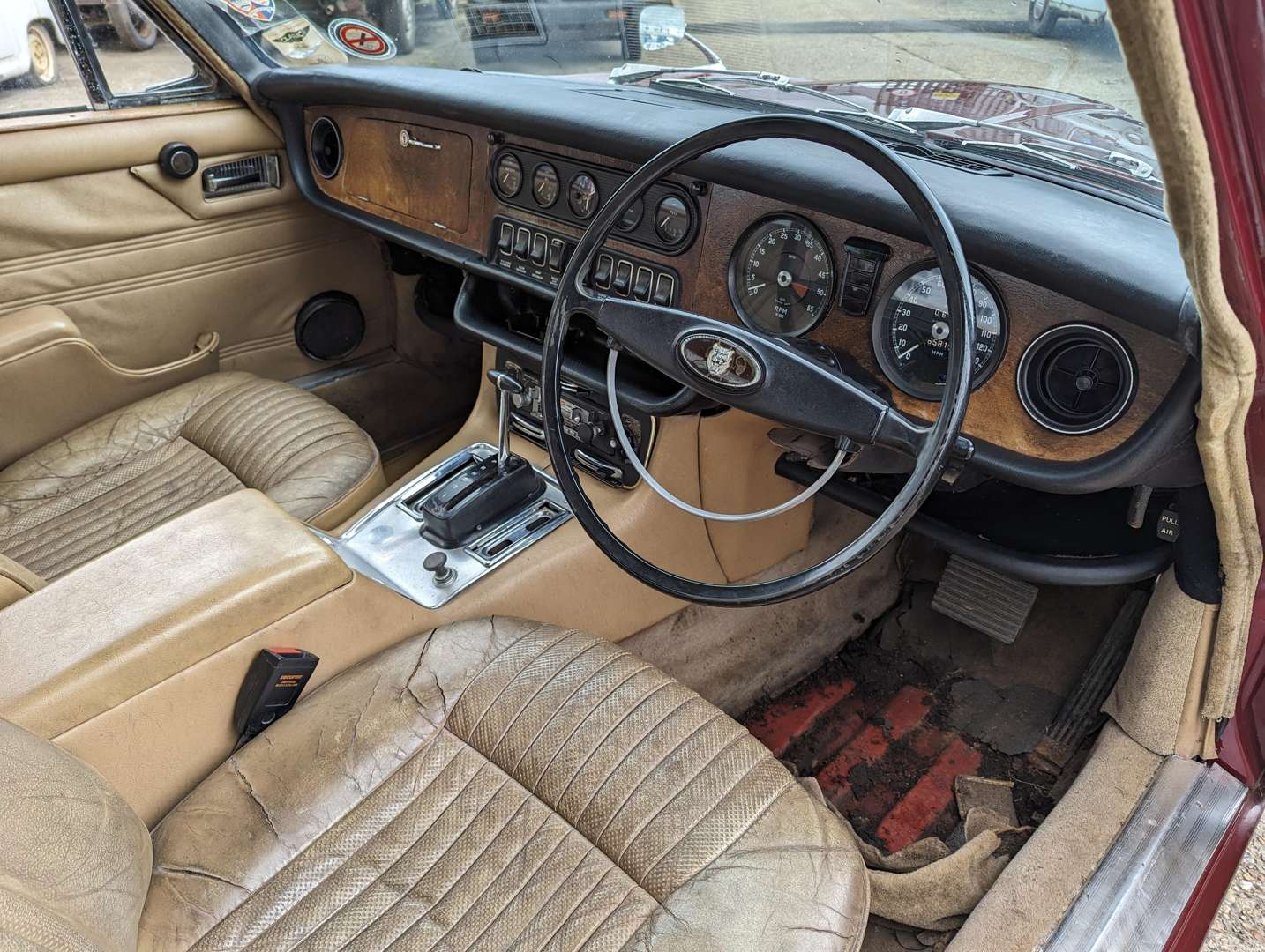 <p>1971 JAGUAR XJ6 4.2 L AUTO</p>