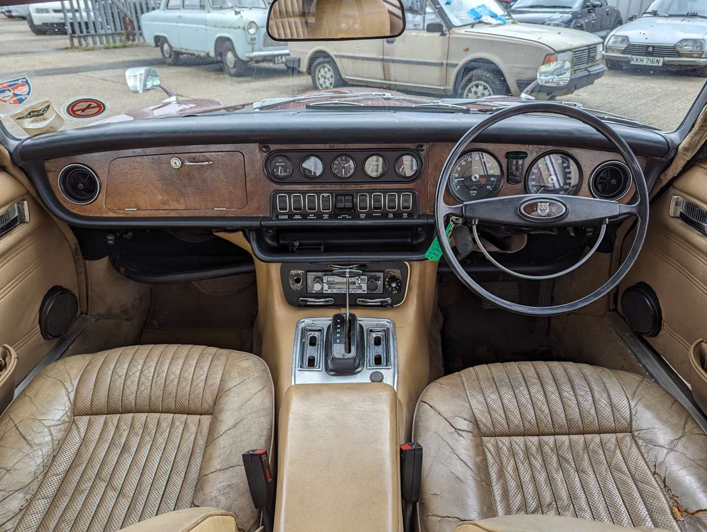 <p>1971 JAGUAR XJ6 4.2 L AUTO</p>