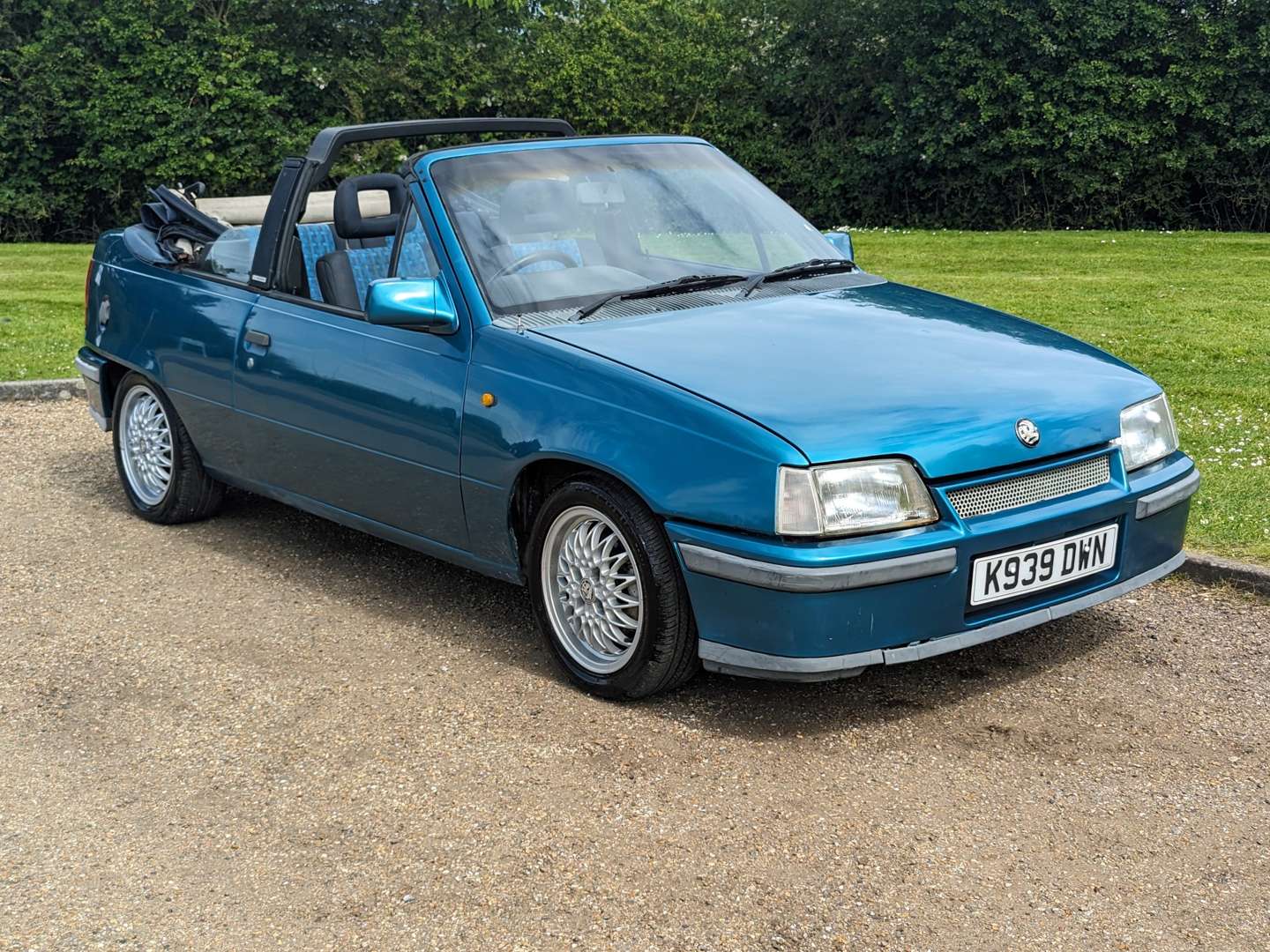 <p>1993 VAUXHALL ASTRA 2.0 EXCLUSIVE CONVERTIBLE</p>