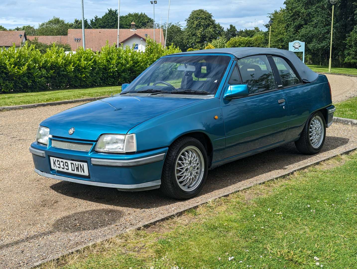 <p>1993 VAUXHALL ASTRA 2.0 EXCLUSIVE CONVERTIBLE</p>