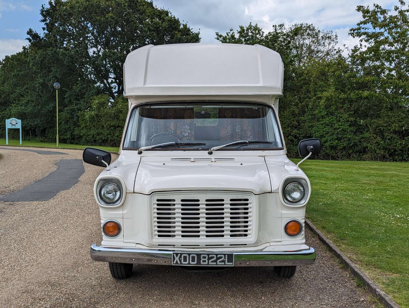 <p>1973 FORD TRANSIT JENNINGS ROADRANGER CAMPER</p>