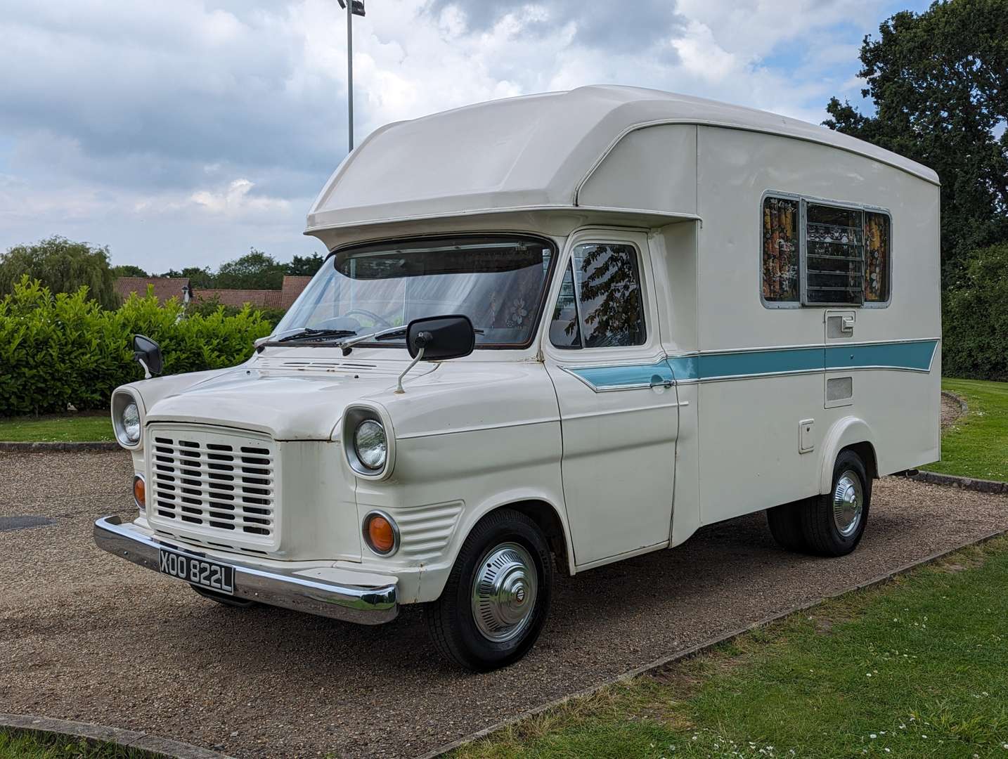 <p>1973 FORD TRANSIT JENNINGS ROADRANGER CAMPER</p>