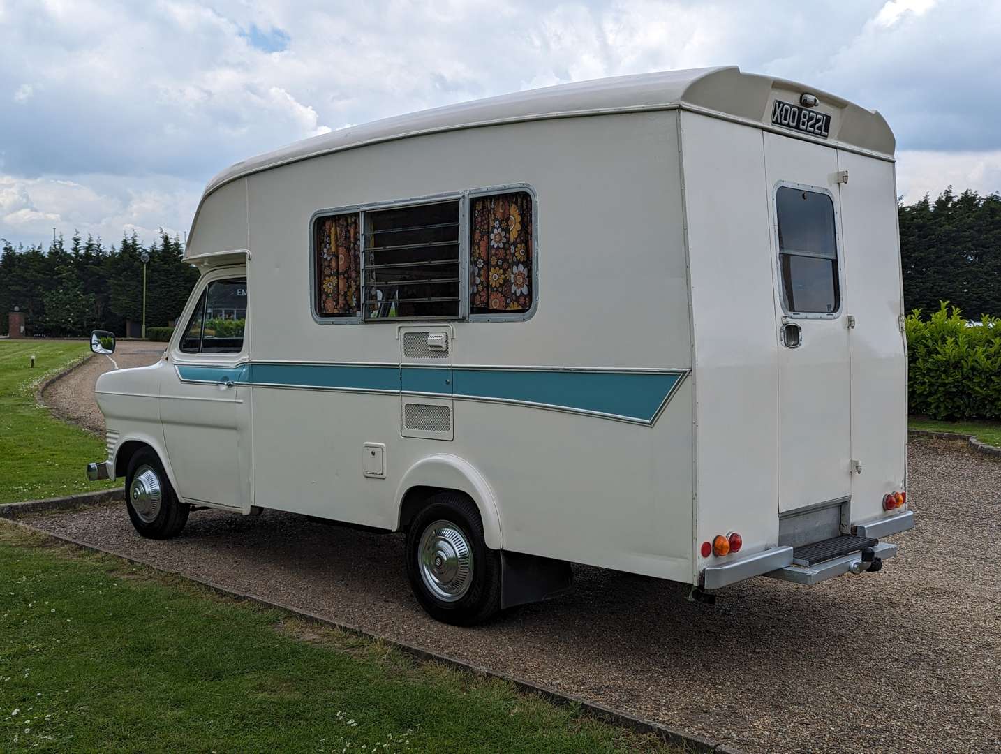 <p>1973 FORD TRANSIT JENNINGS ROADRANGER CAMPER</p>