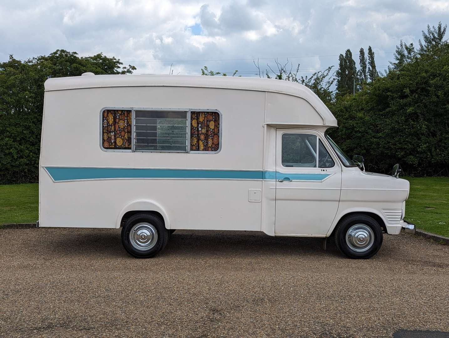 <p>1973 FORD TRANSIT JENNINGS ROADRANGER CAMPER</p>