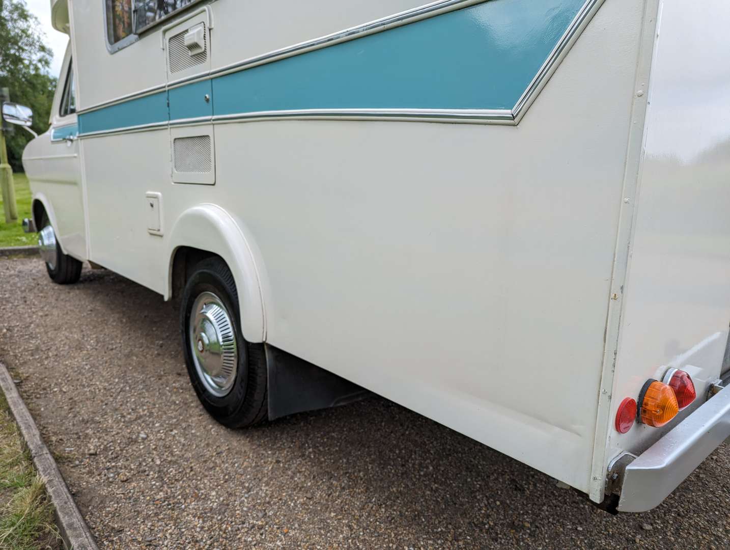 <p>1973 FORD TRANSIT JENNINGS ROADRANGER CAMPER</p>