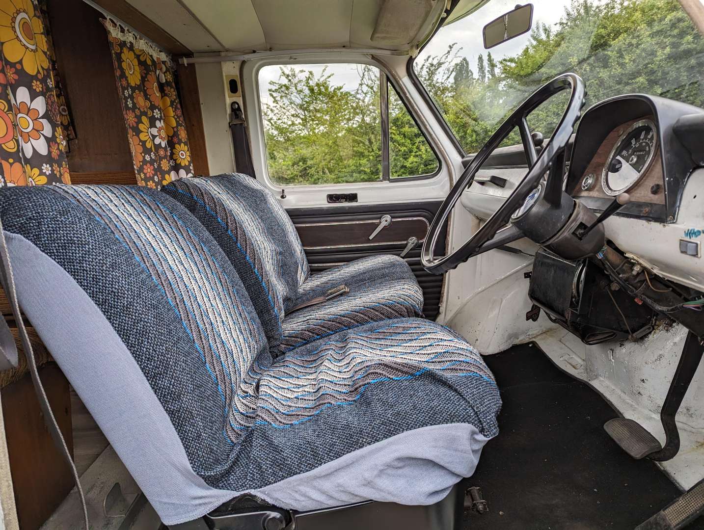 <p>1973 FORD TRANSIT JENNINGS ROADRANGER CAMPER</p>